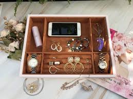 Phong Cách Trang Sức Luxury: Kết Hợp Vẻ Đẹp Thời Trang và Đẳng Cấp