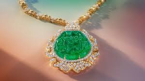 Phong Cách Trang Sức Luxury: Kết Hợp Vẻ Đẹp Thời Trang và Đẳng Cấp